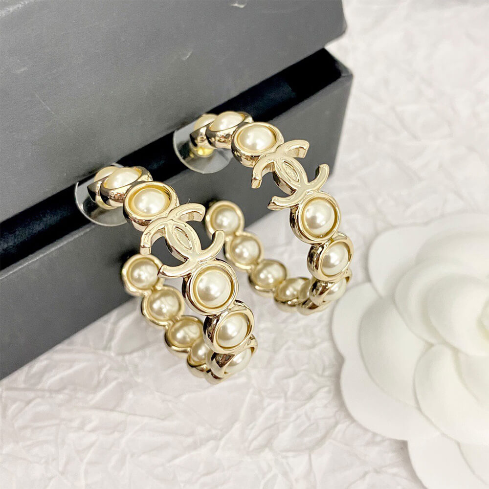 Ch**el PEARL EARRINGS