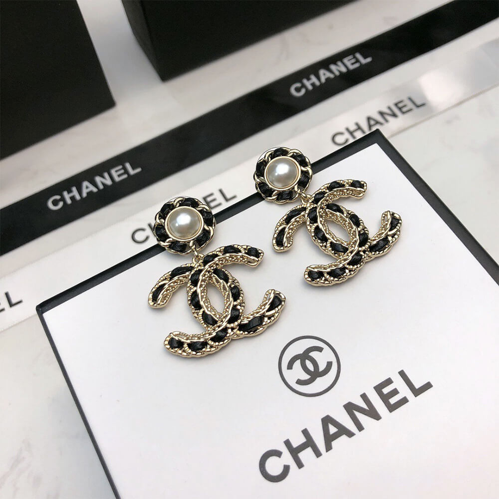 Ch**el PEARL EARRINGS