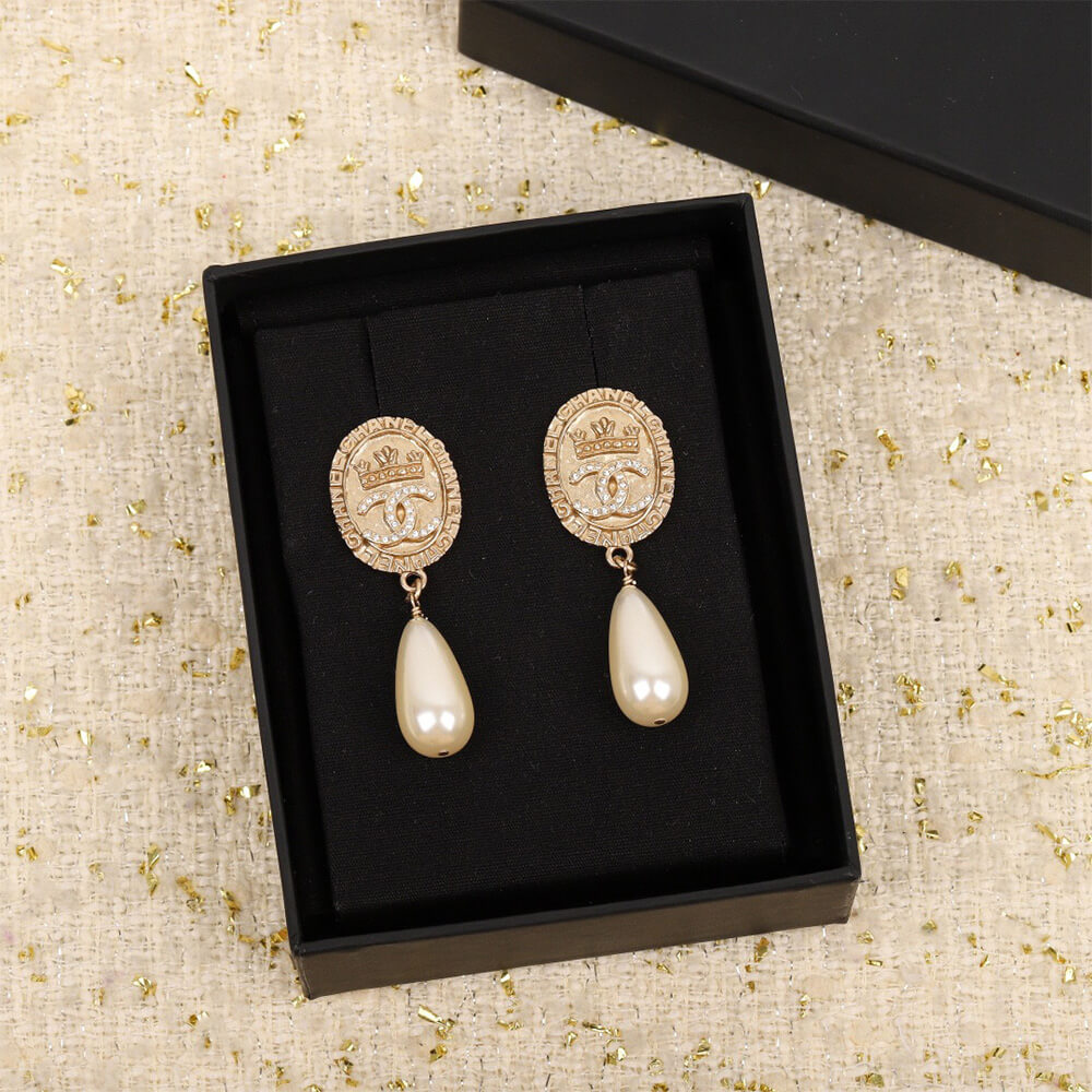 Ch**el PEARL EARRINGS