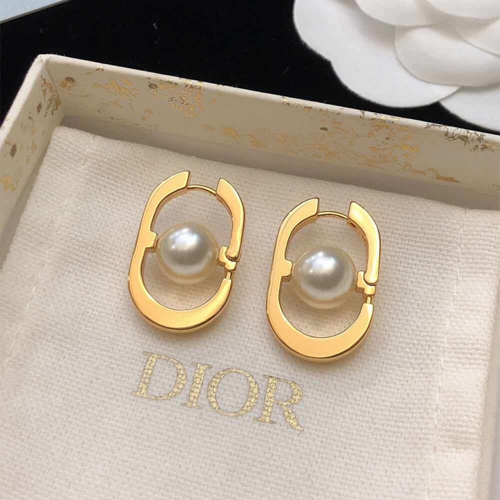 D10r PEARL EARRINGS