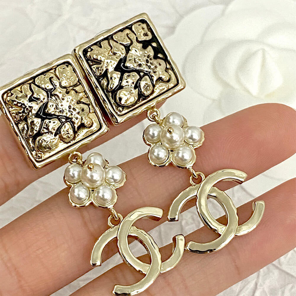 Ch**el PEARL EARRINGS