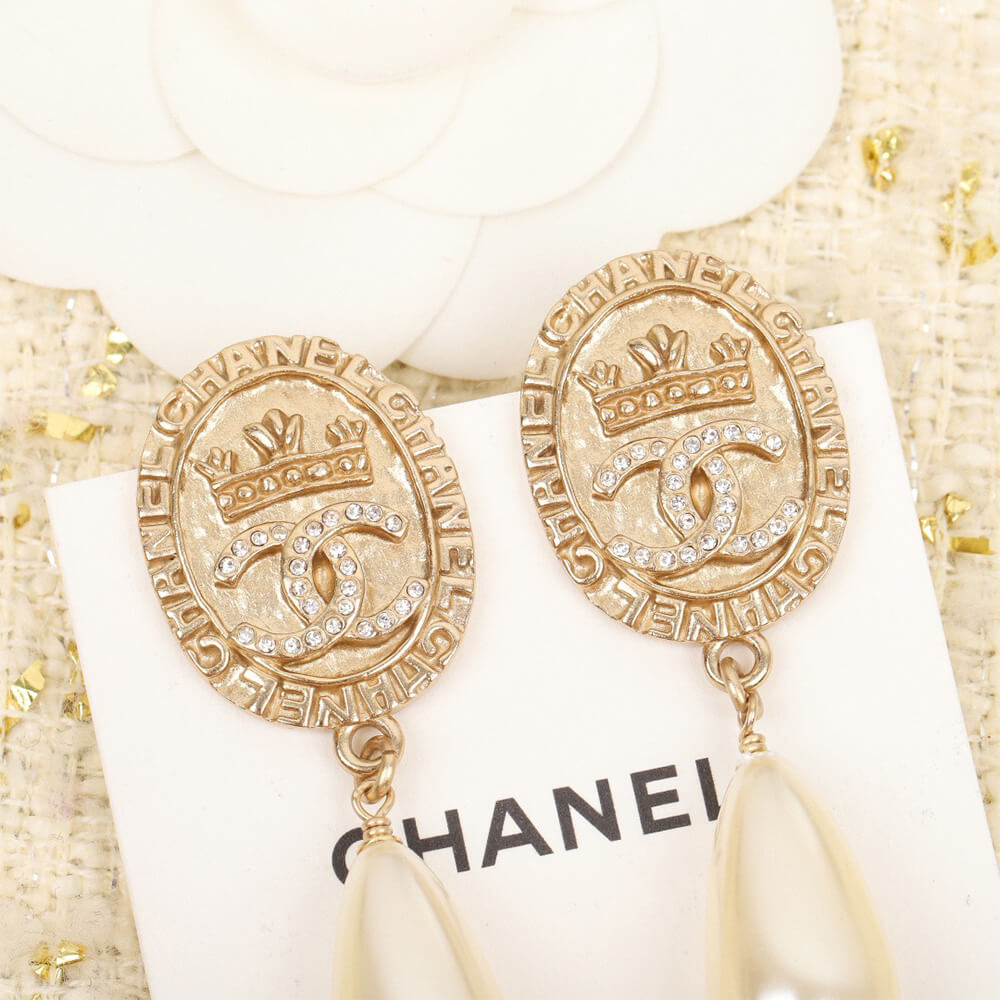 Ch**el PEARL EARRINGS