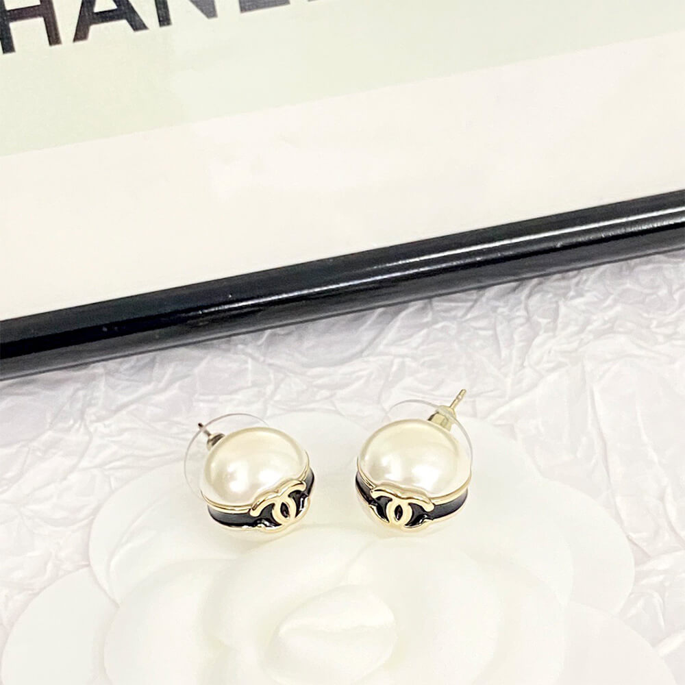 Ch**el PEARL EARRINGS