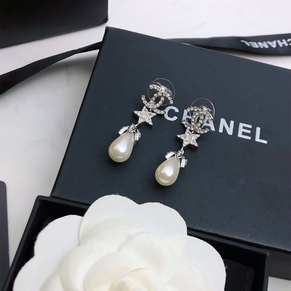 Ch**el PEARL EARRINGS