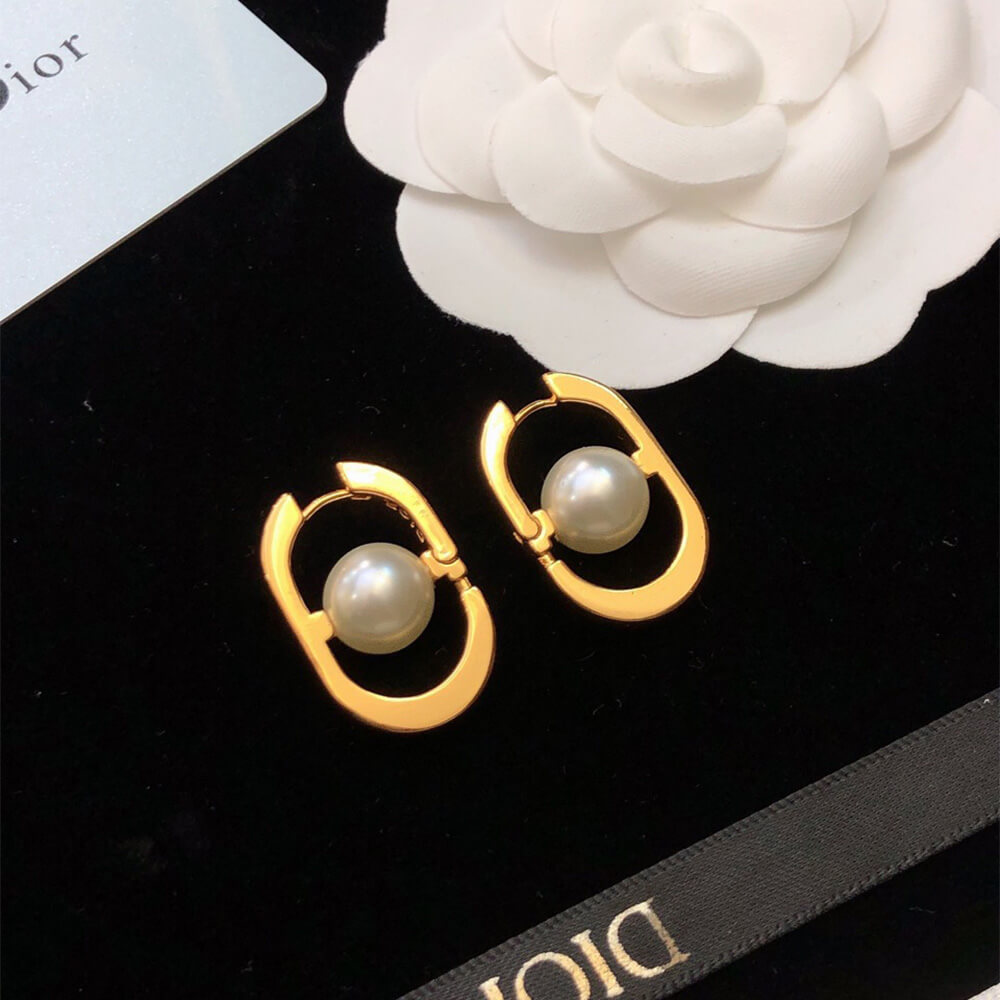 D10r PEARL EARRINGS