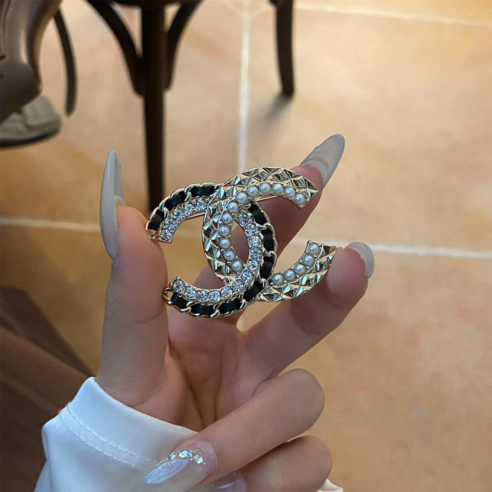 Ch**el BROOCH