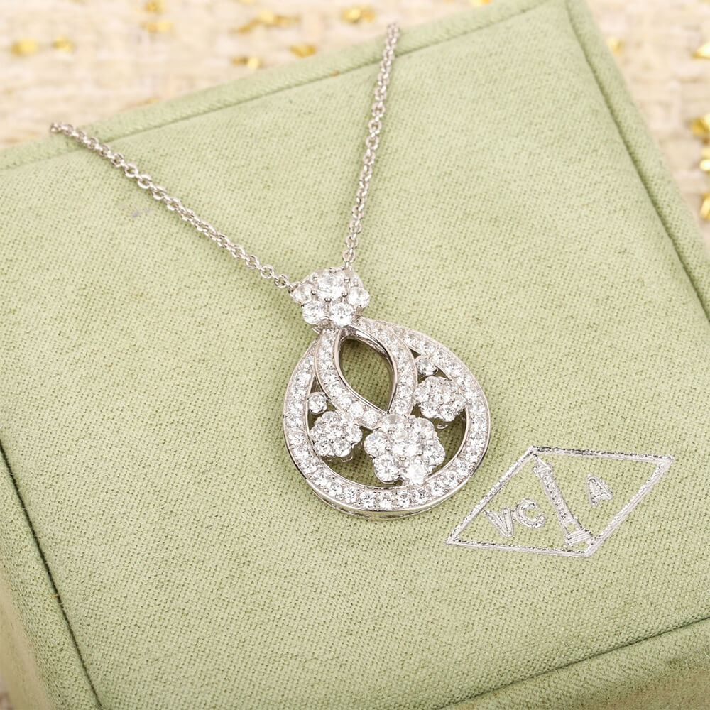 V*n Cl**f & Arpels Necklace