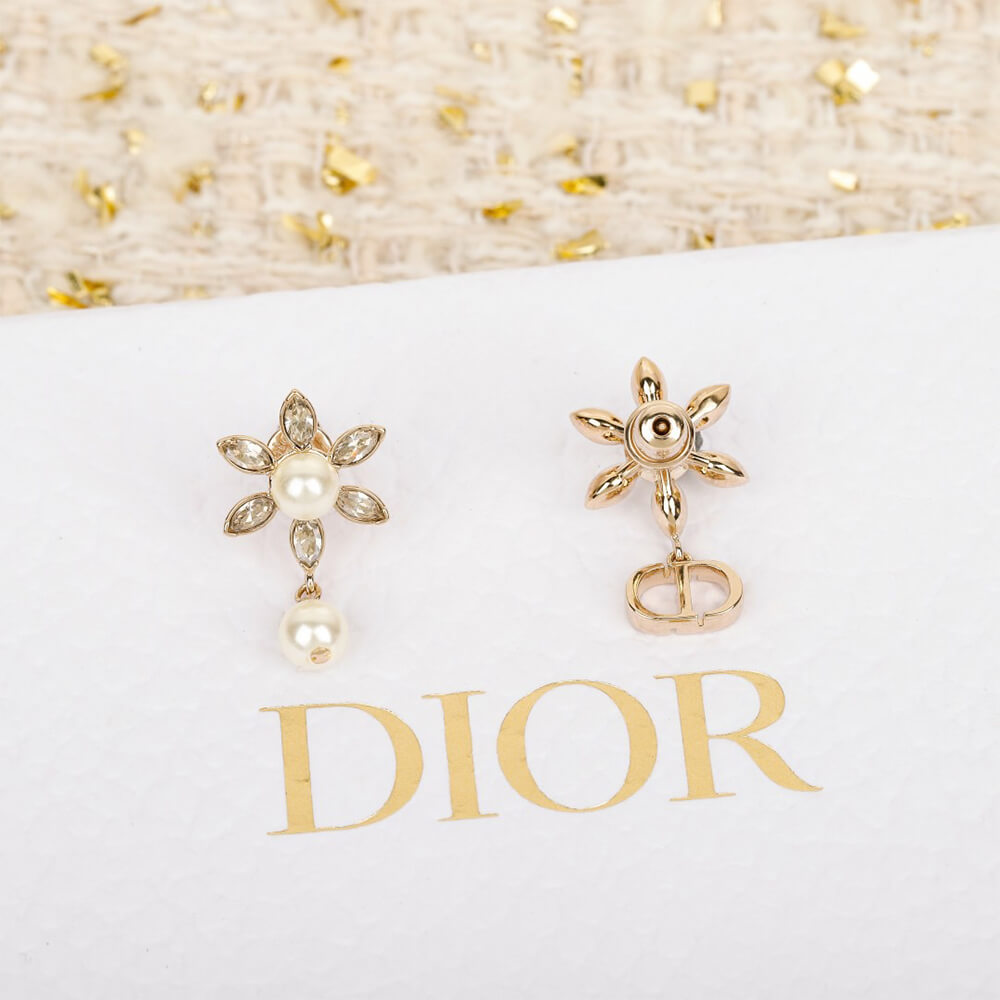 D10r PEARL EARRINGS