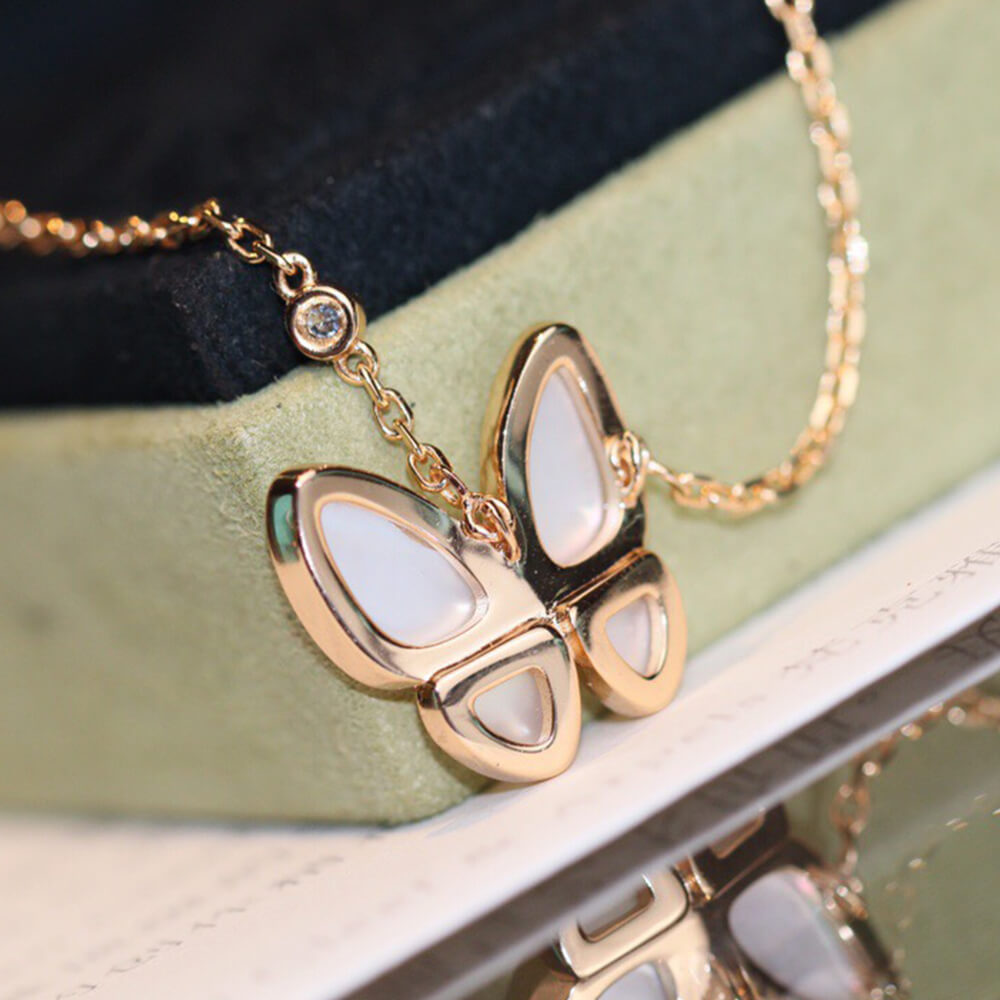 V*n Cl**f & Arpels Necklace