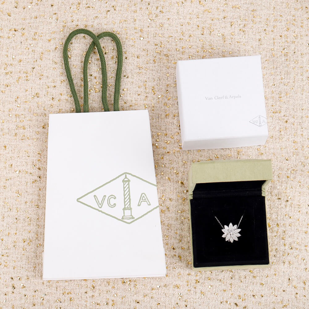 V*n Cl**f & Arpels Lotus clip pendant, medium model