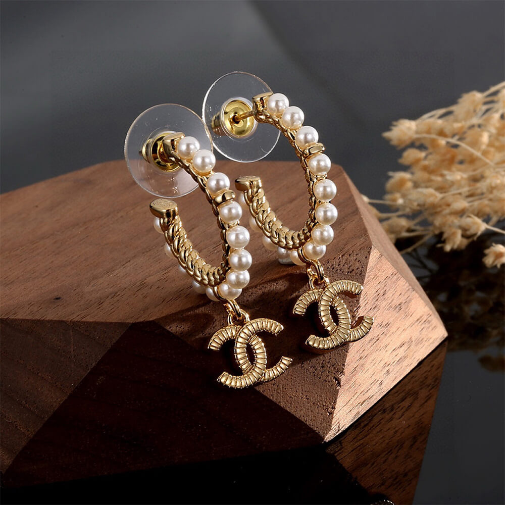 Ch**el PEARL EARRINGS