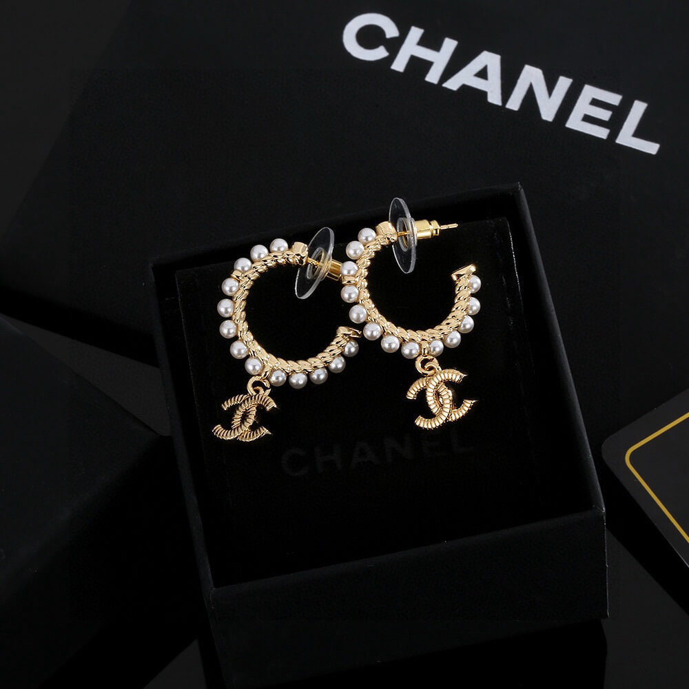 Ch**el PEARL EARRINGS