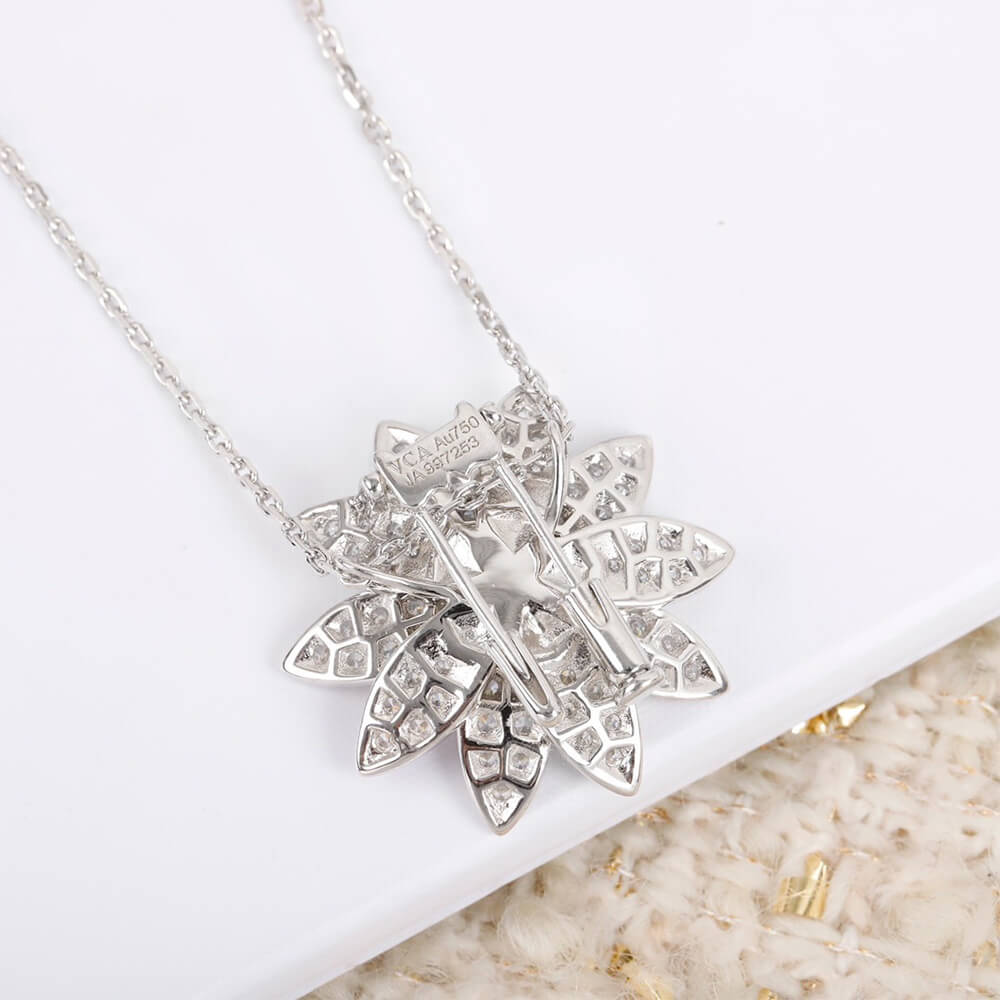 V*n Cl**f & Arpels Lotus clip pendant, medium model