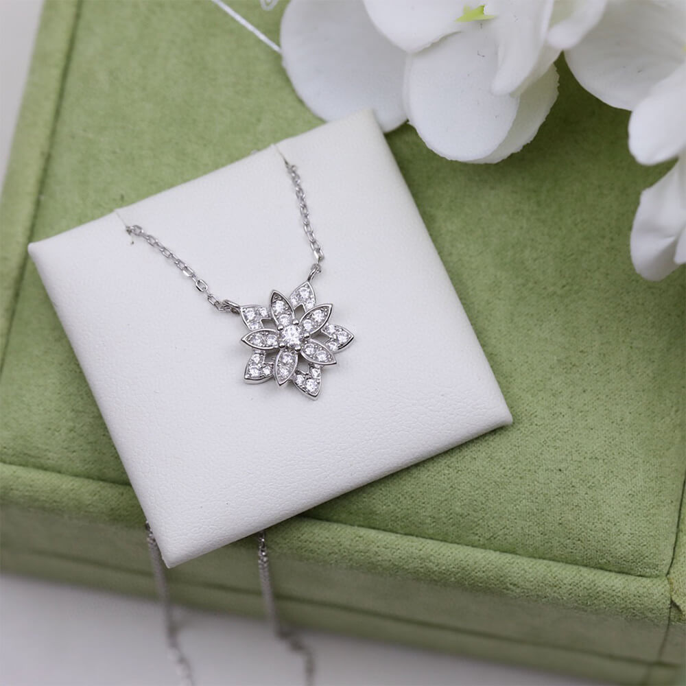 V*n Cl**f & Arpels Lotus openwork pendant mini model