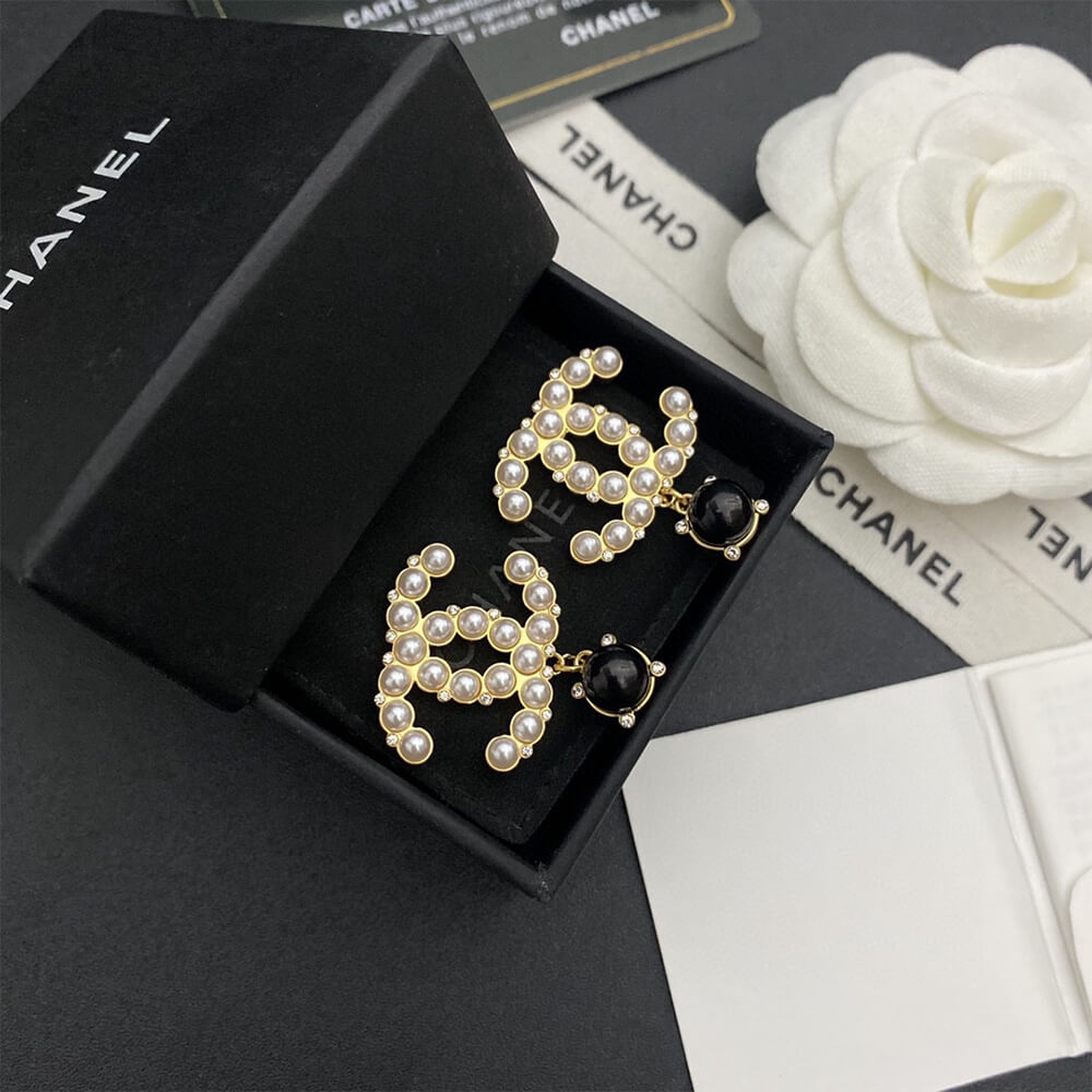 Ch**el PEARL EARRINGS