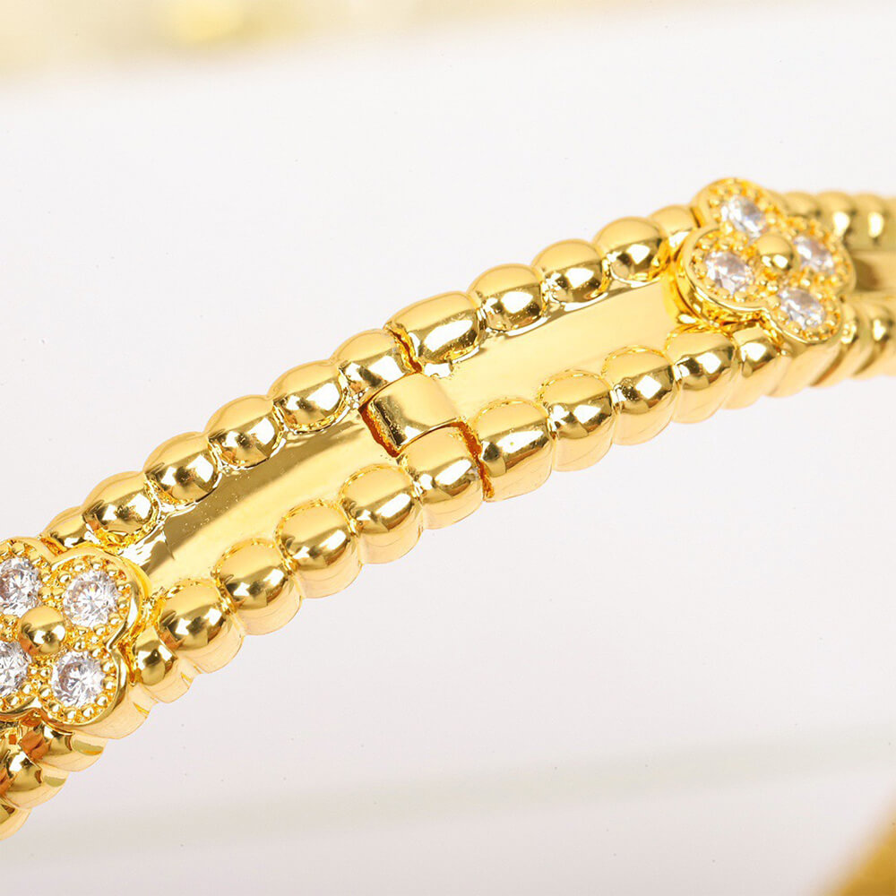 V*n Cl**f & Arpels Perlée sweet clovers bracelet, medium model