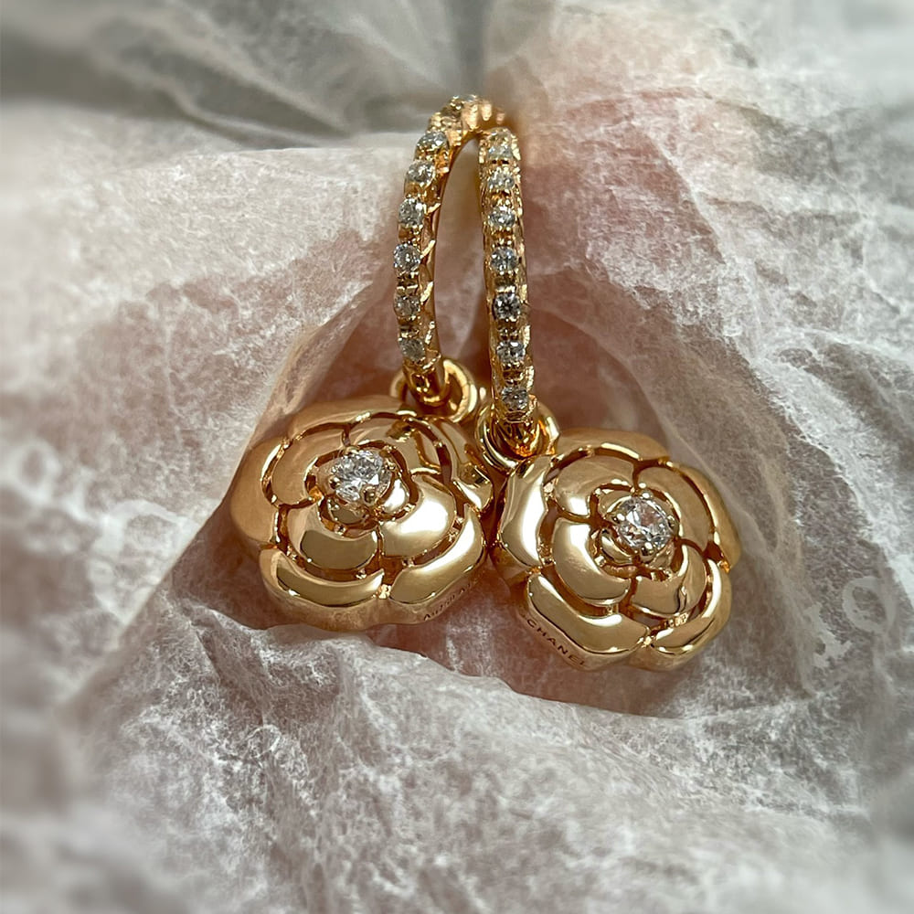 Ch**el EXTRAIT DE CAM??LIA EARRINGS