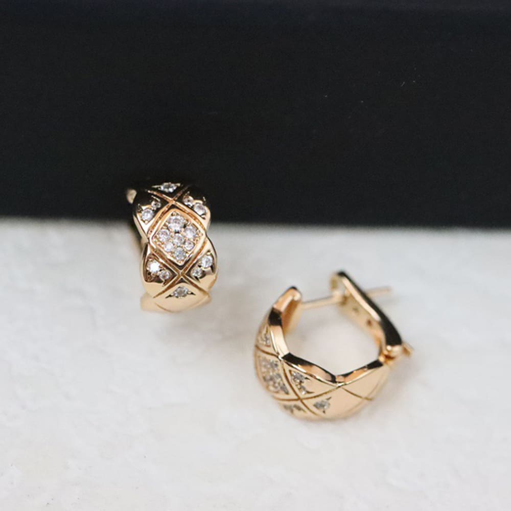 Ch**el EXTRAIT DE CAM??LIA EARRINGS