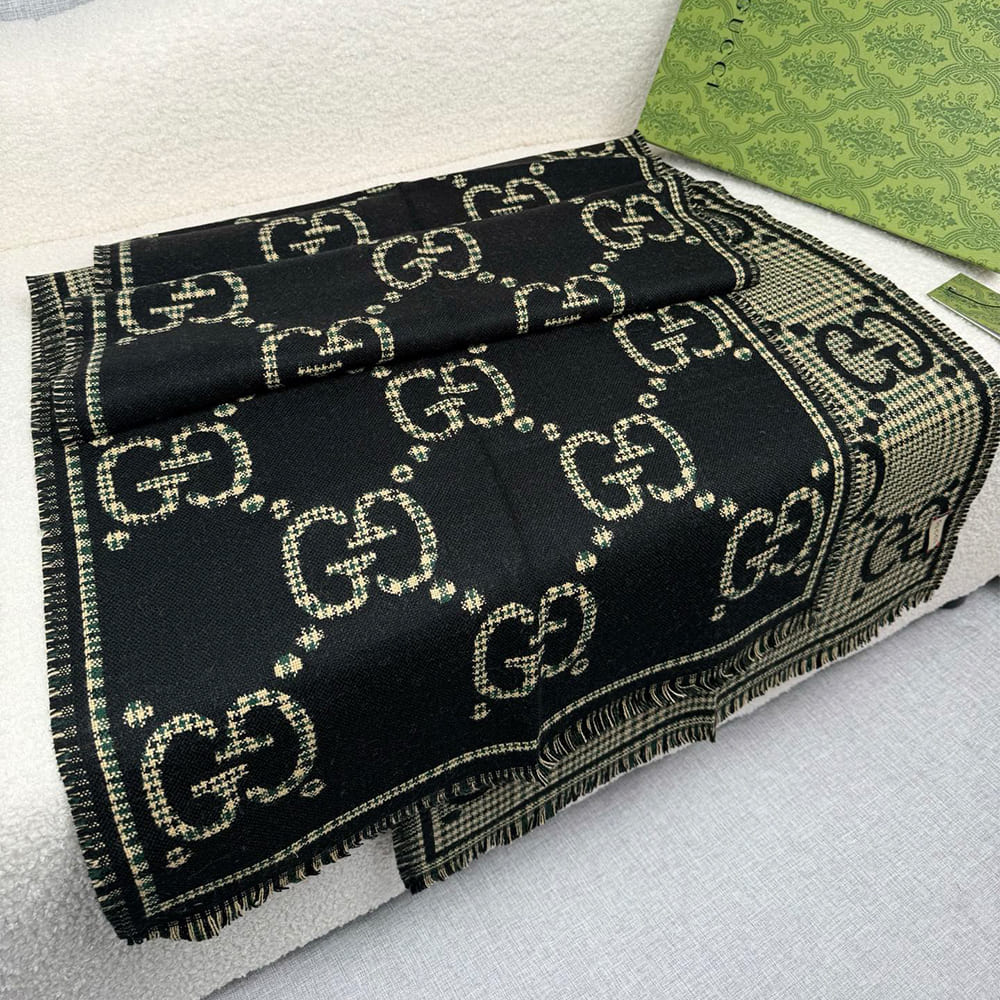 Gvc*1 GG Plaid wool scarf