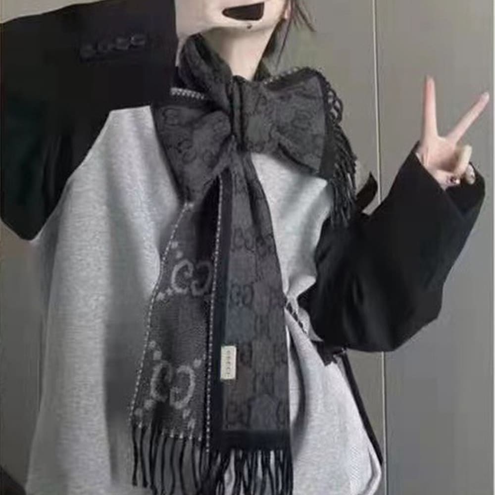 Gv*cl GG jacquard tassel knit scarf