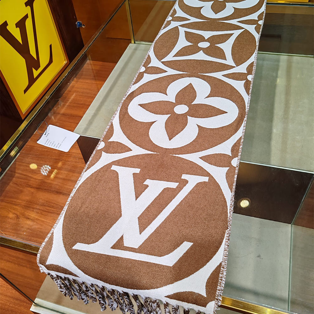 LV MEDALLION Scarf