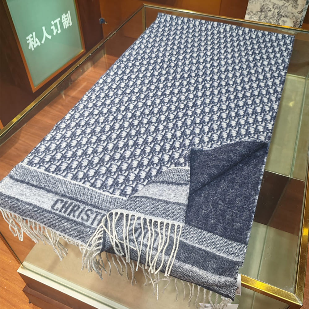 D10r Printed scarf