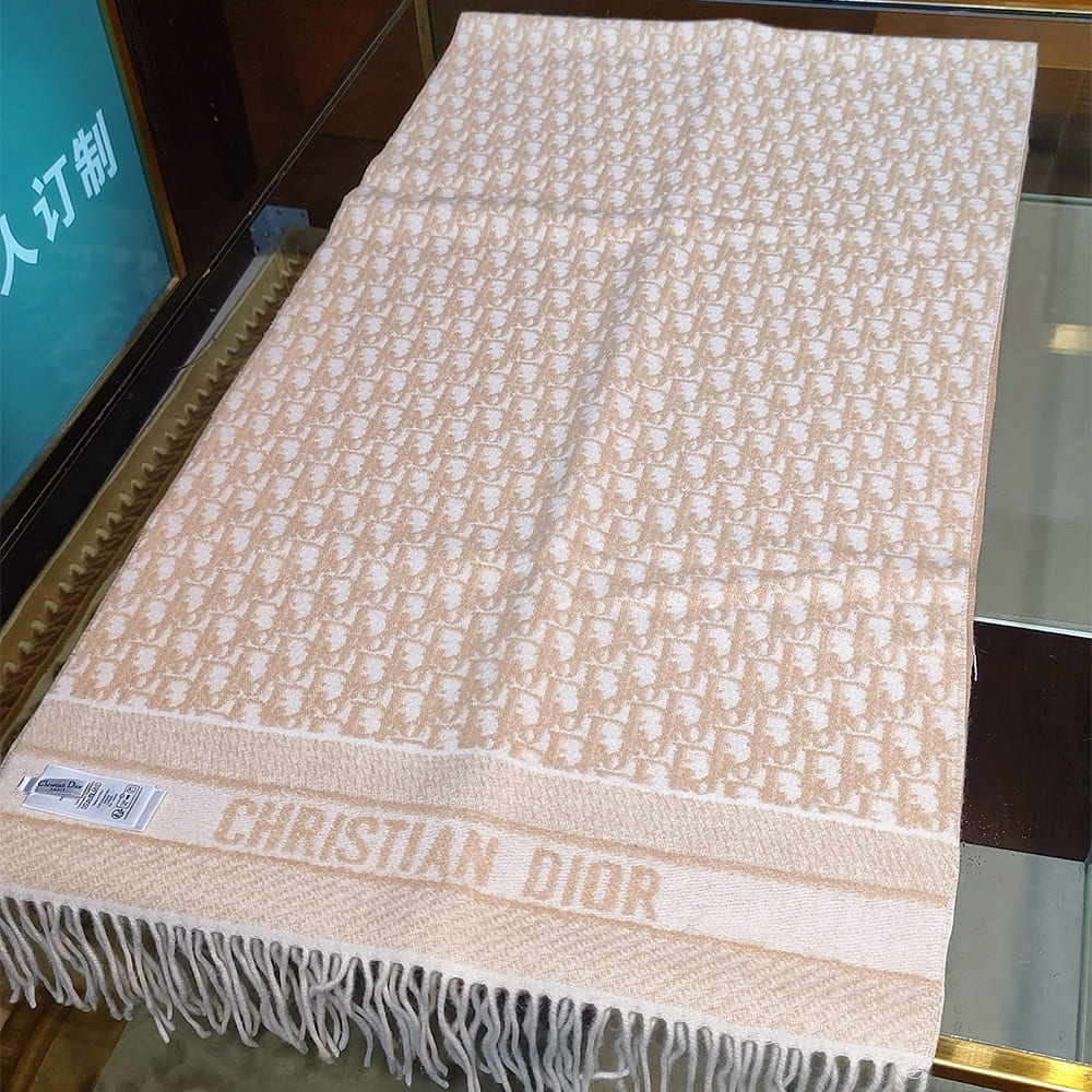 D10r Printed scarf