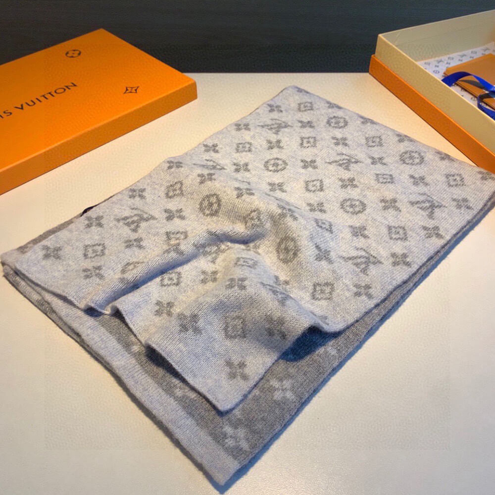 lv monogram De*1m scarf