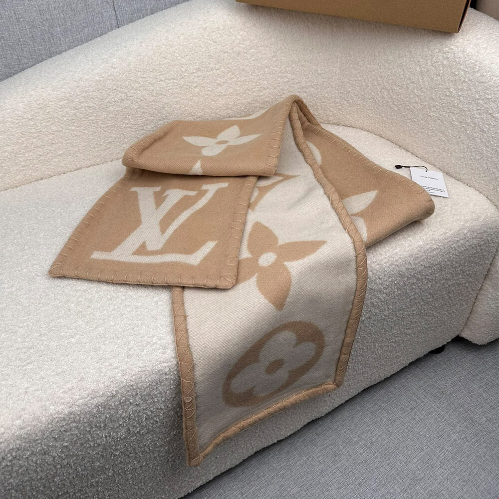 LV sweet dream Scarf
