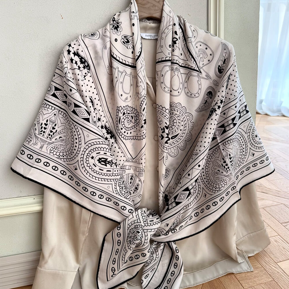 H**me5 Cheval de Coeur Bandana shawl 140