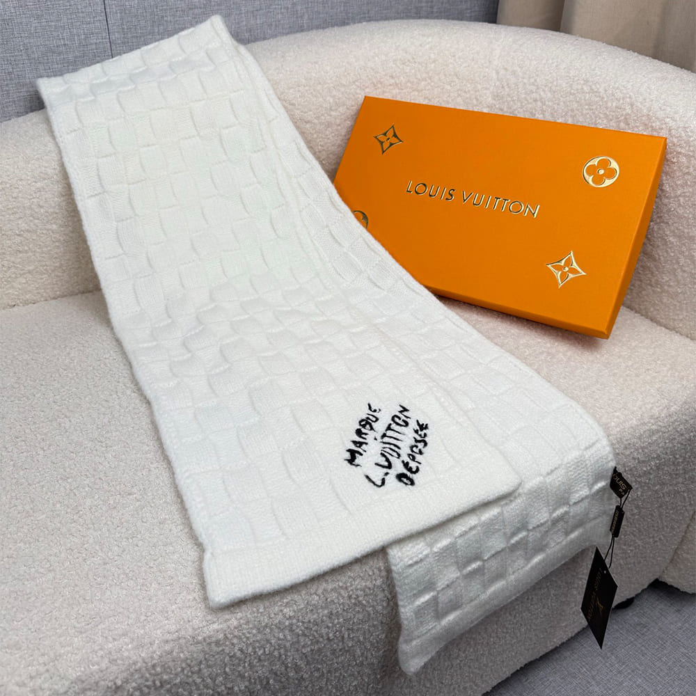 LV Damier Snug Scarf
