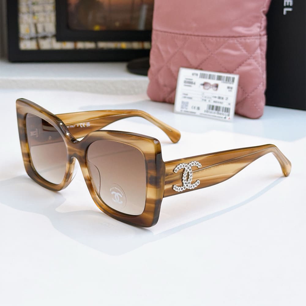 Ch**el Square Sunglasses