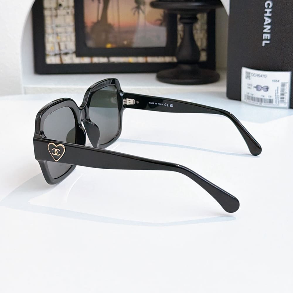 Ch**el Square Sunglasses
