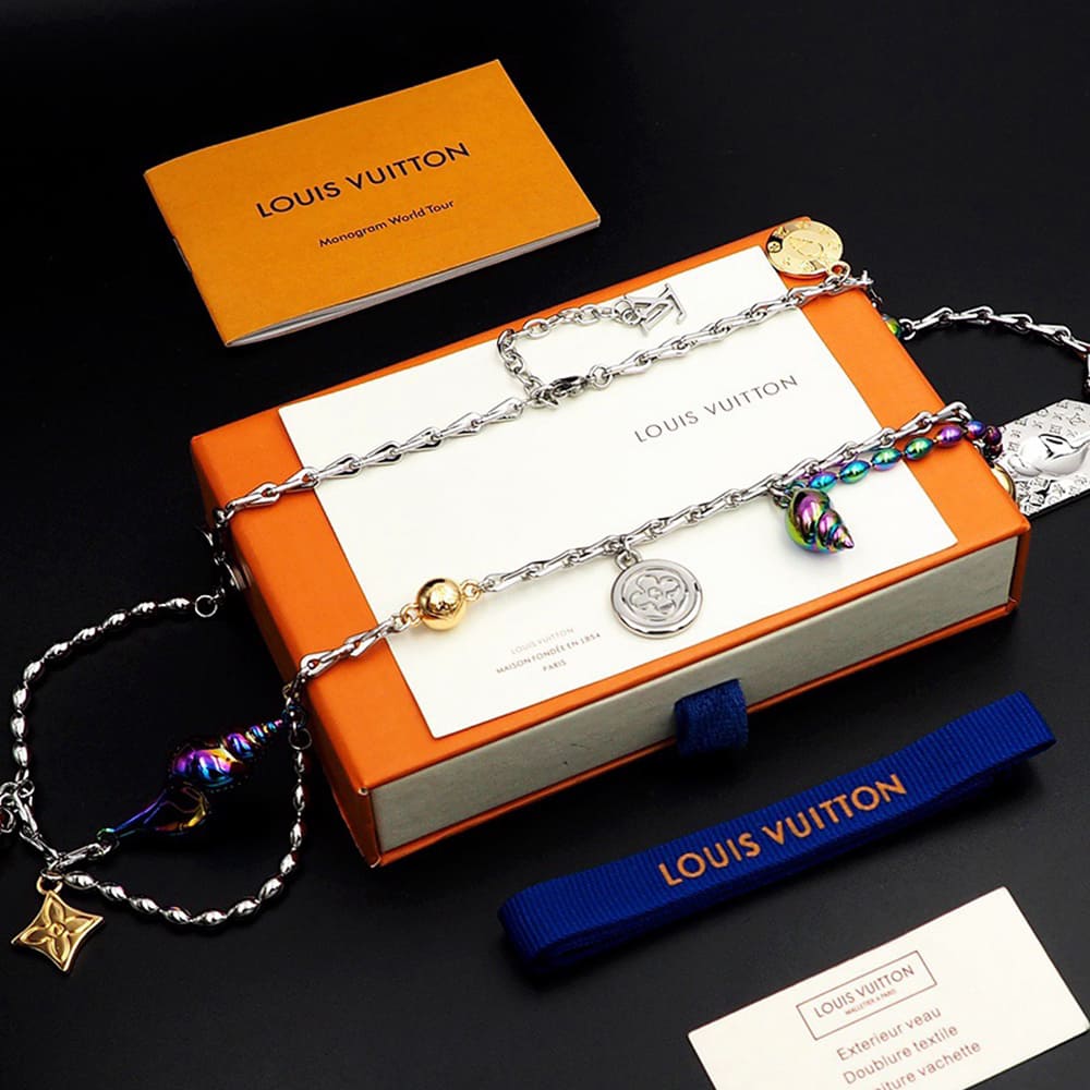 LV SHELL Necklace