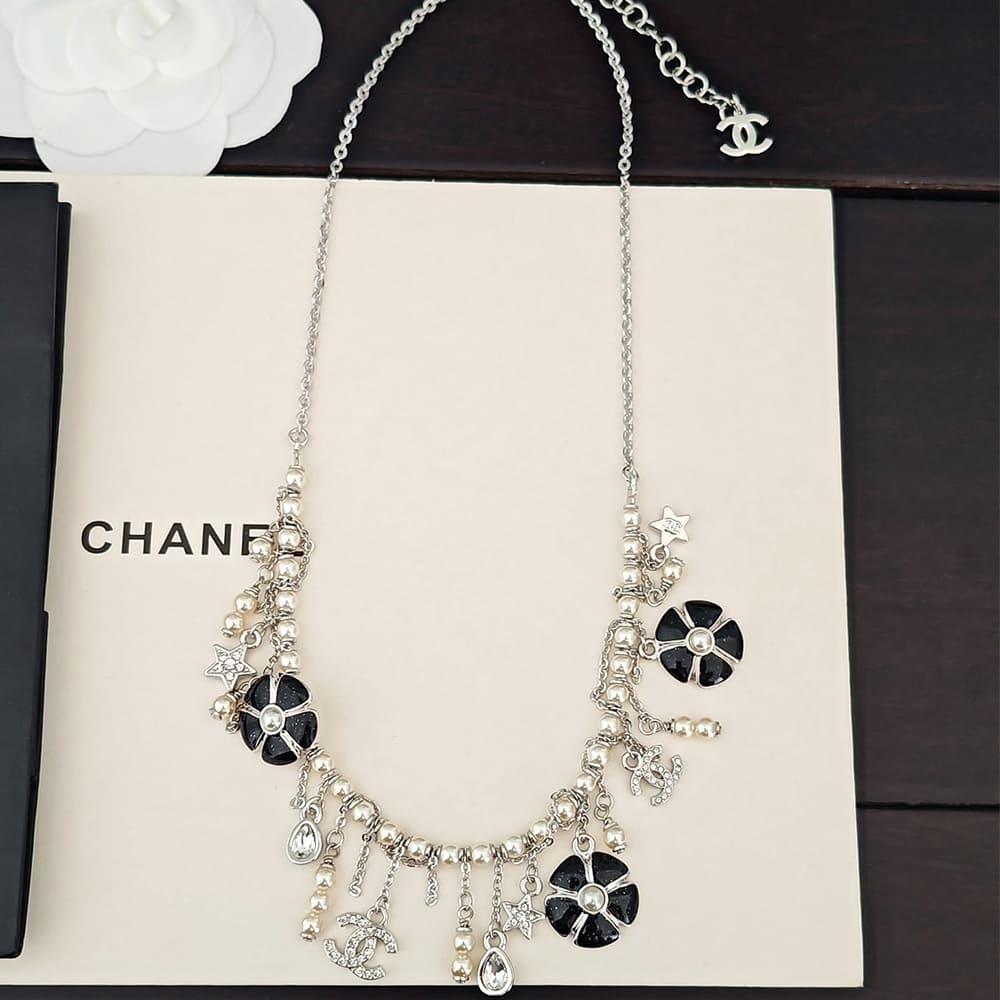 Ch**el necklace