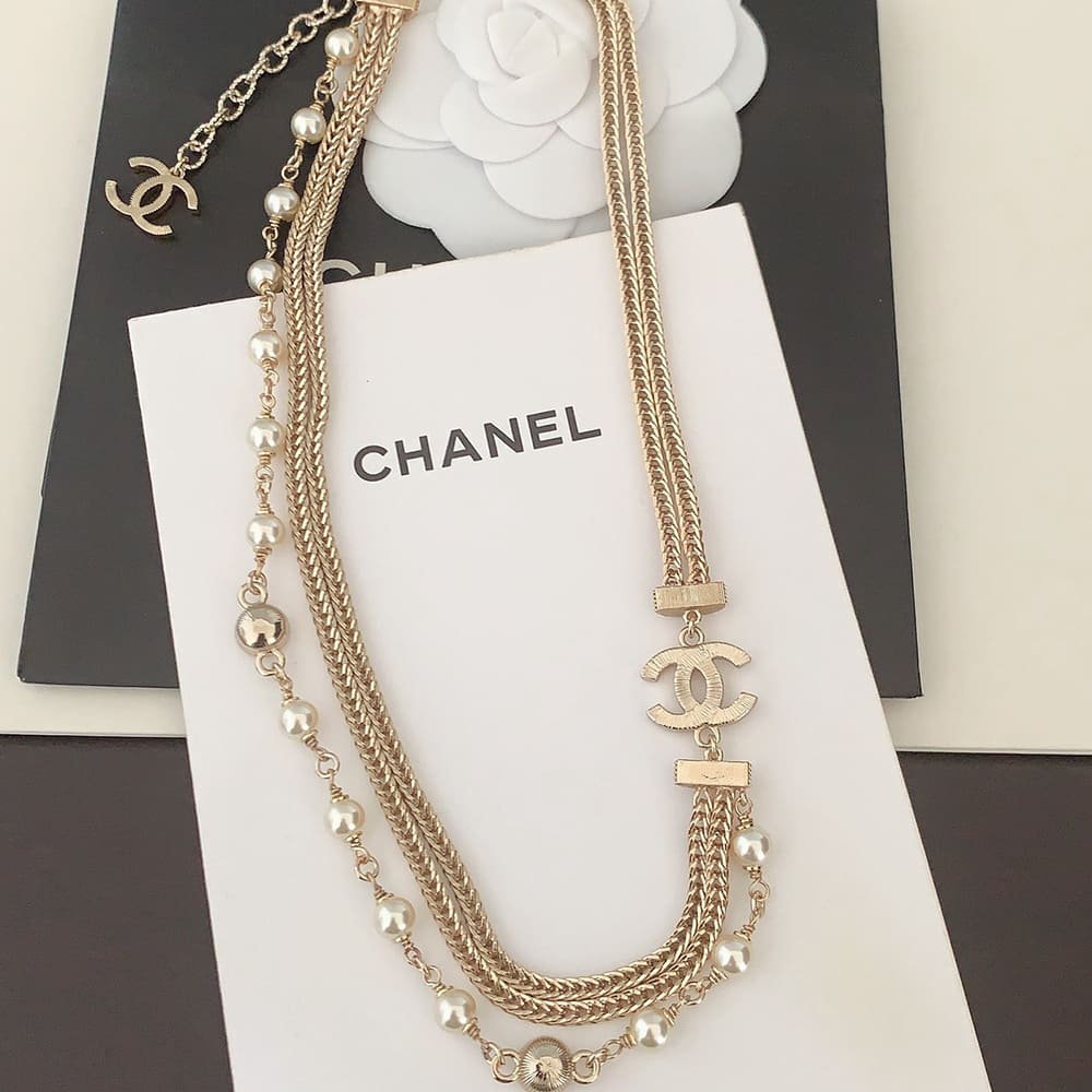 Ch**el necklace