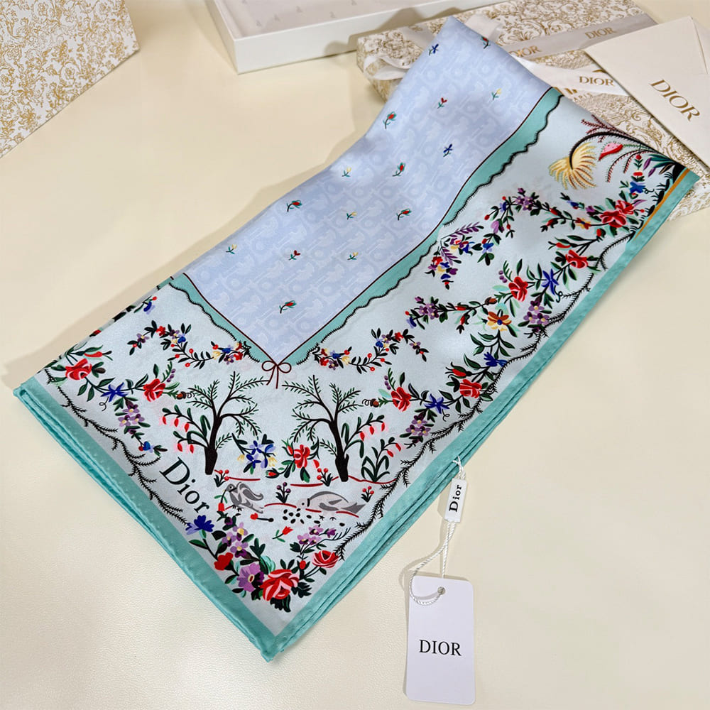 D10ramour Revolution Flowers 90 Square Scarf