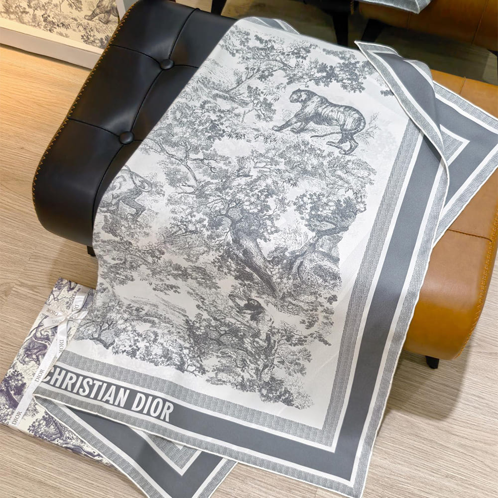 D10r Toile de Jouy Sauvage 90 Square Scarf