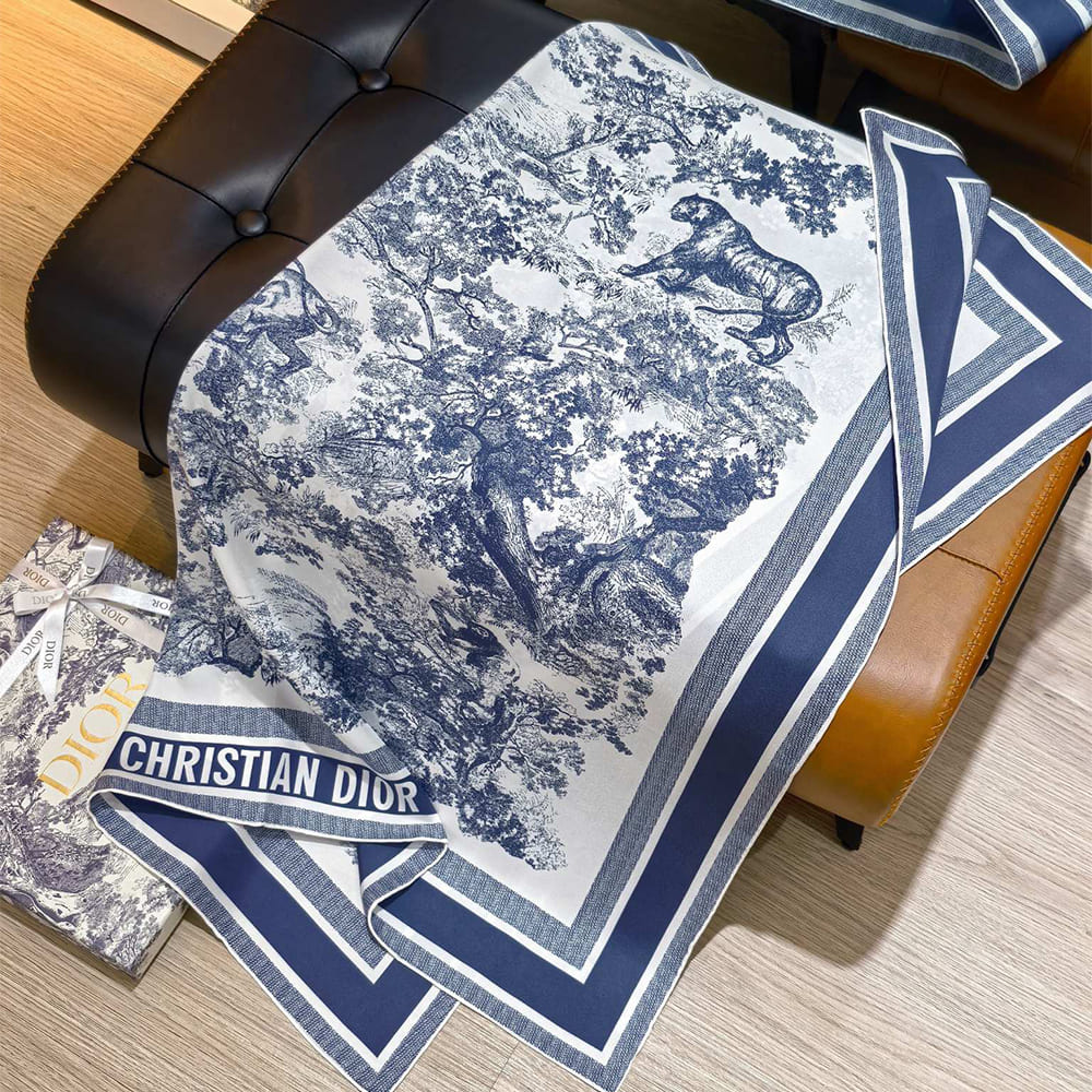 D10r Toile de Jouy Sauvage 90 Square Scarf