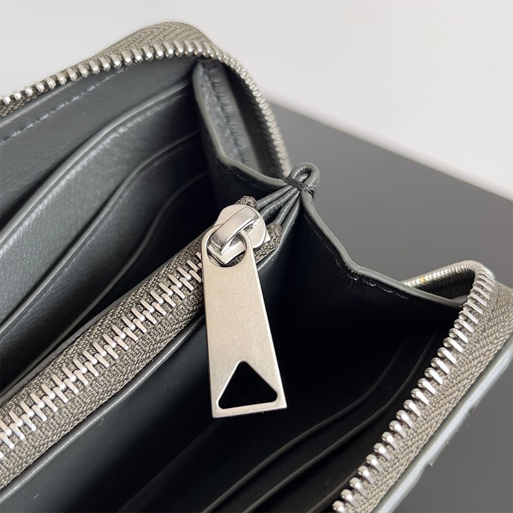 Intrecciato Zip Around Wallet(HIGH-END GRADE)