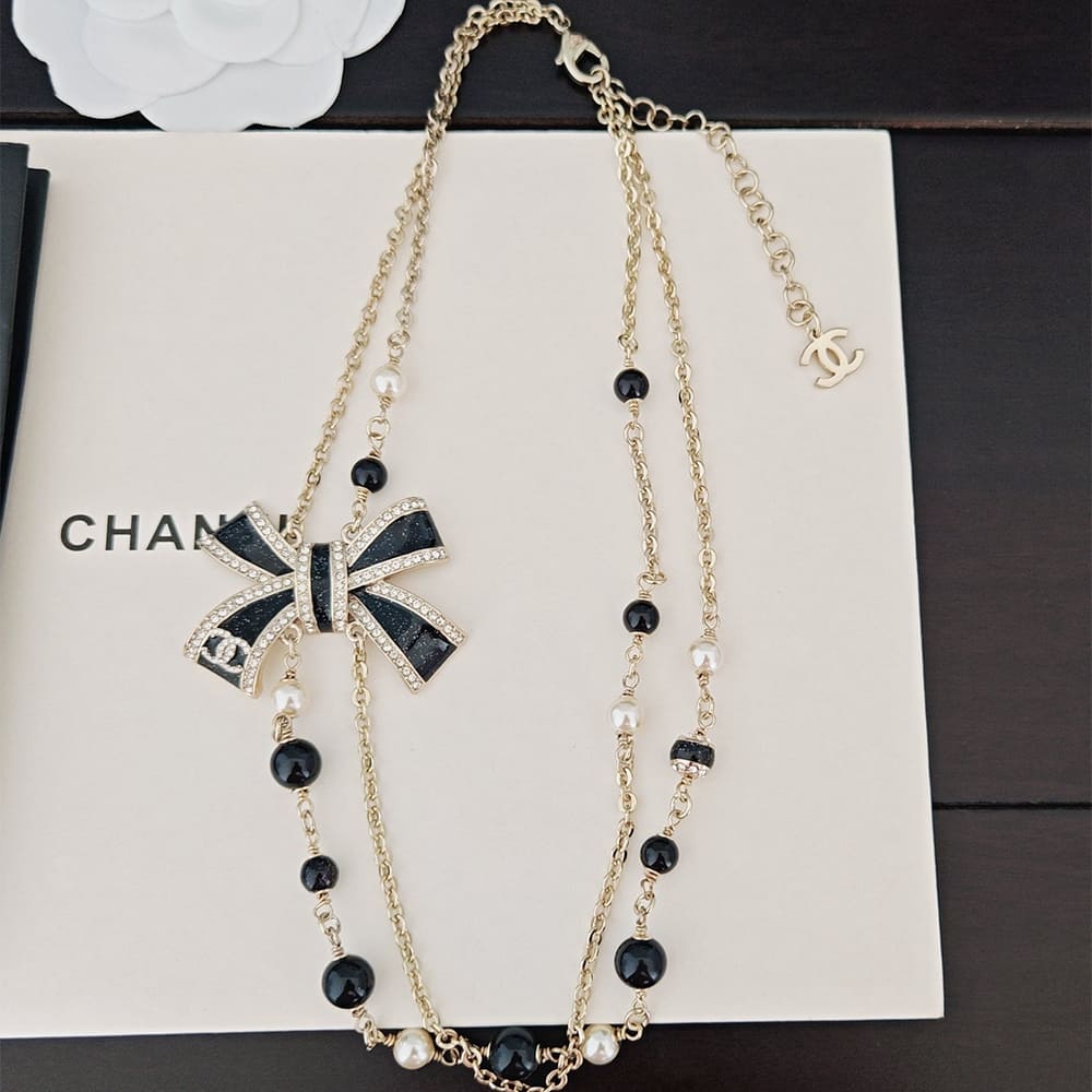 Ch**el necklace