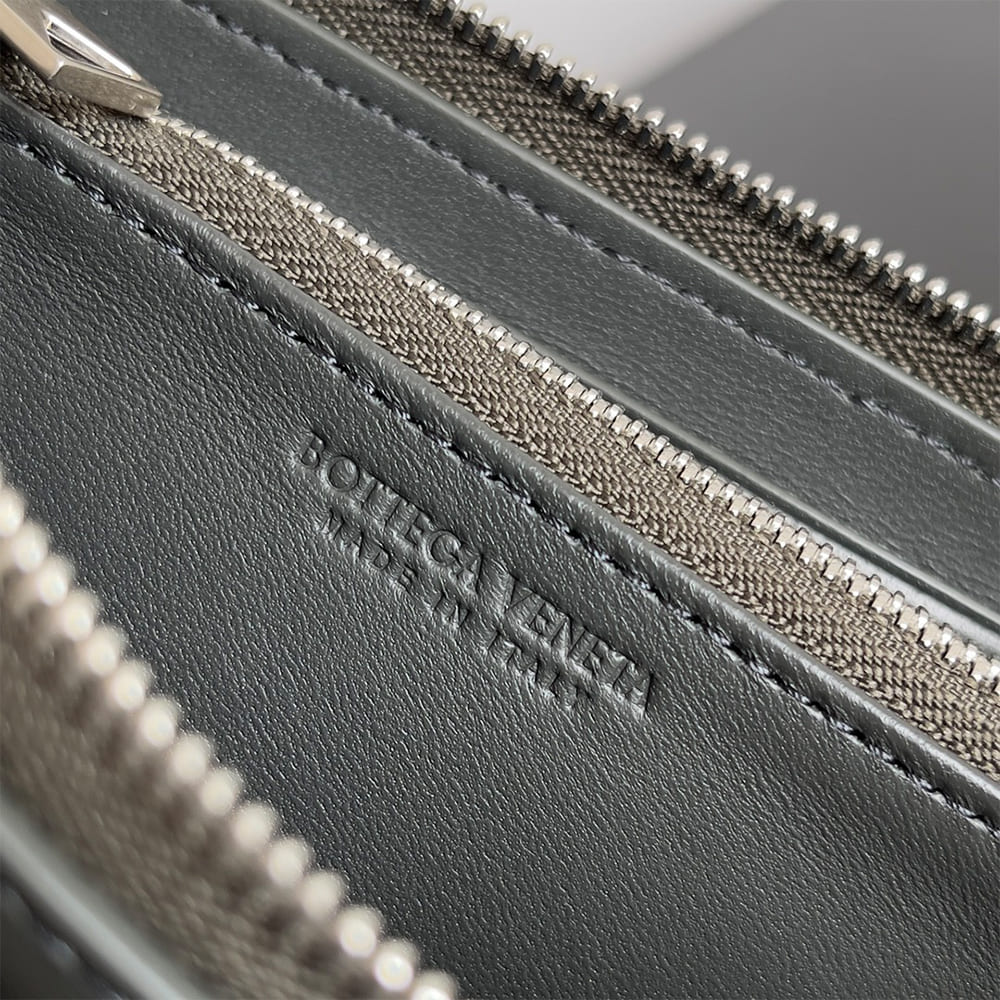 Intrecciato Zip Around Wallet(HIGH-END GRADE)
