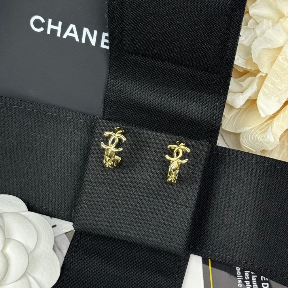 Ch**el Hoop Earrings