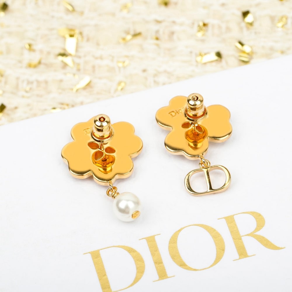 D10r Sparkling Clover Earrings