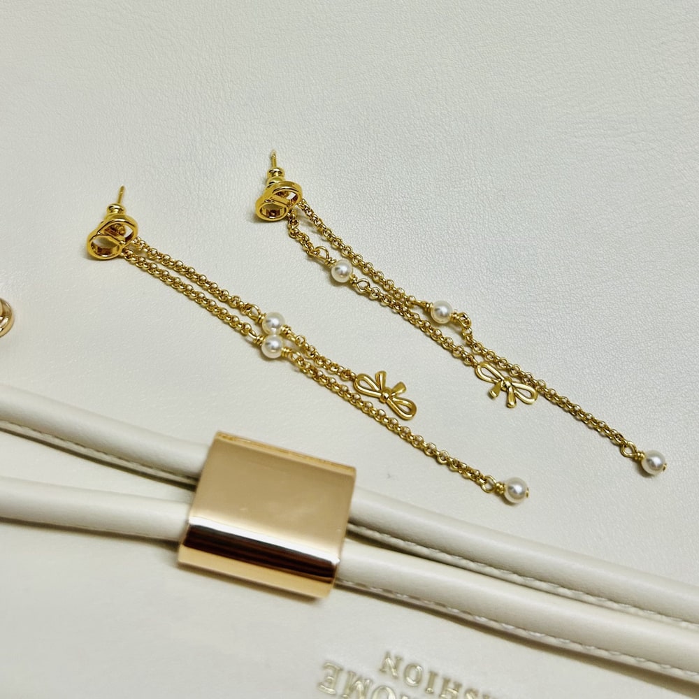 D10r CD Mini Bow Earrings