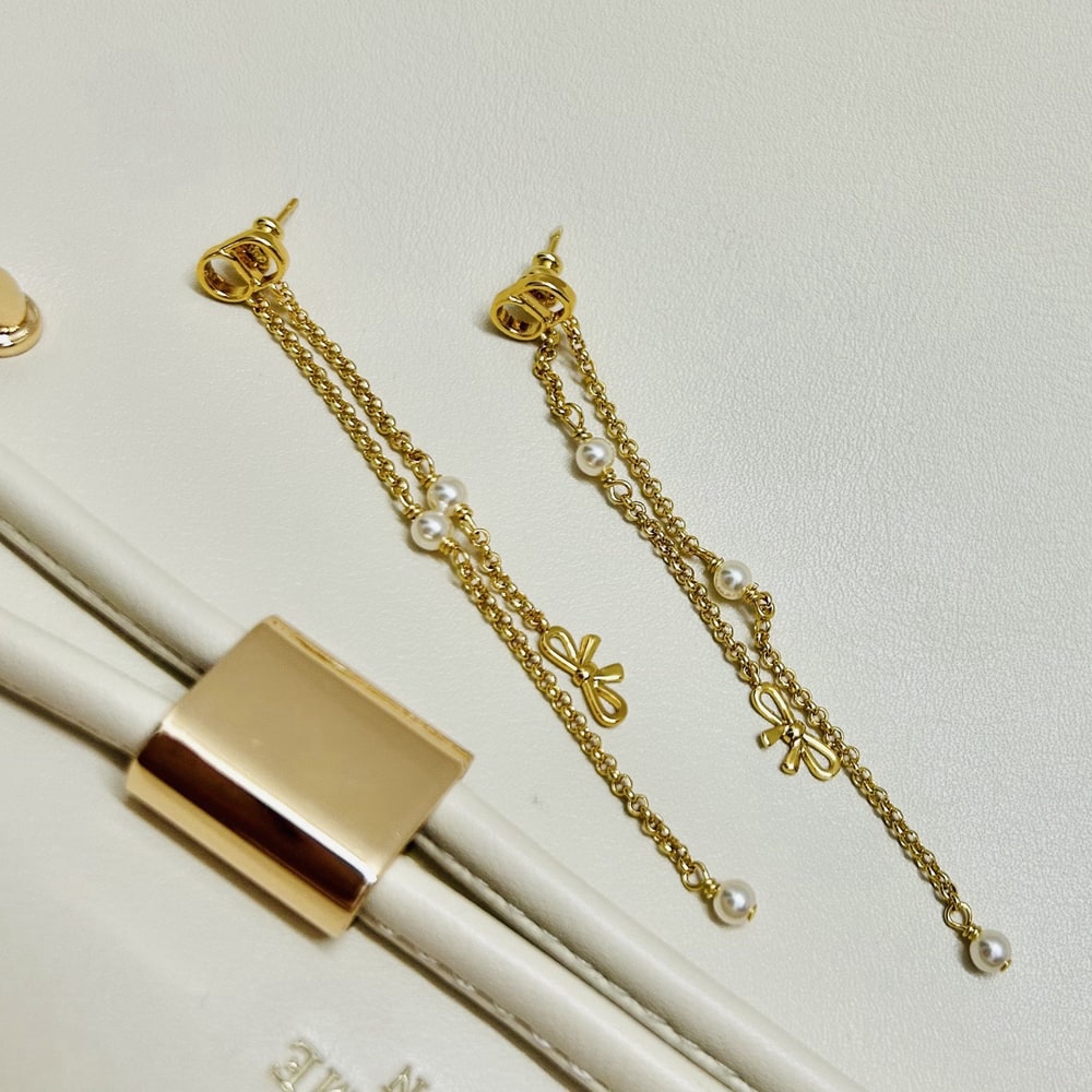 D10r CD Mini Bow Earrings