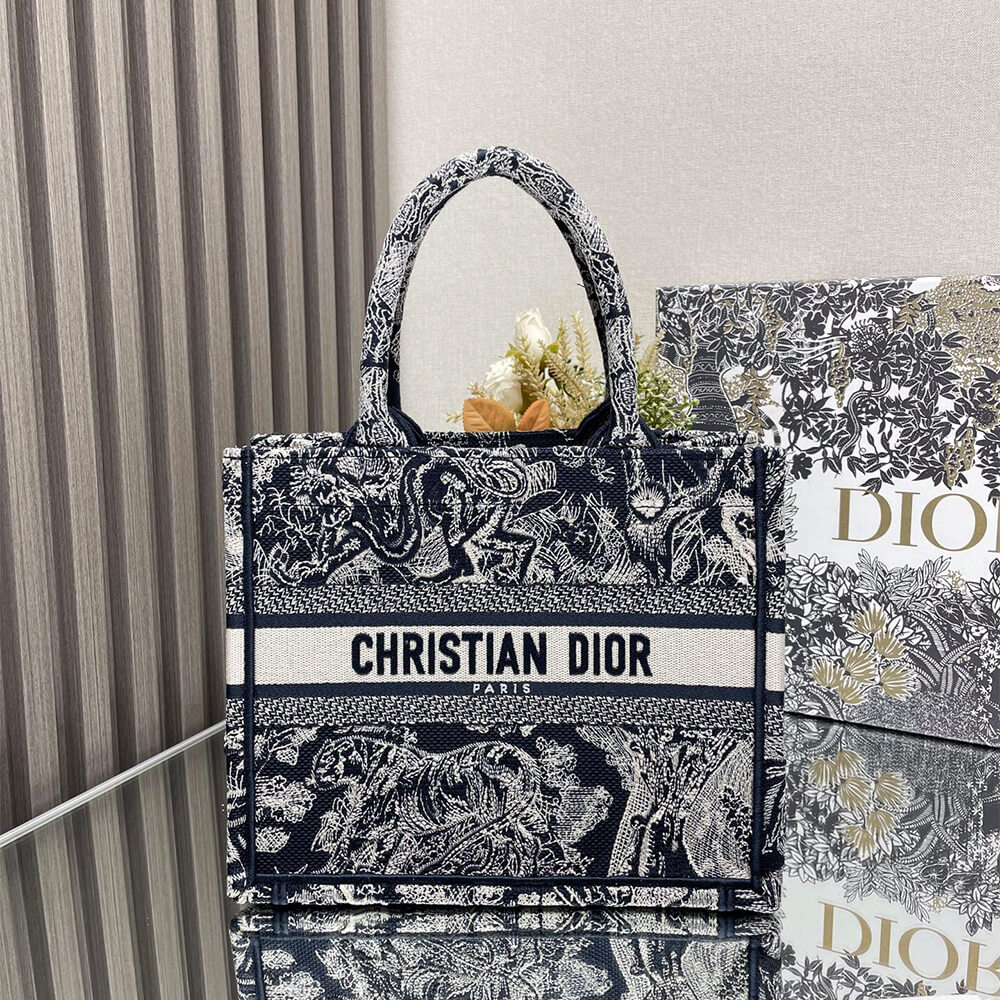 Small D10r Book Tote