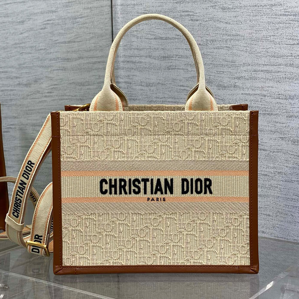 D10r Small Book Tote