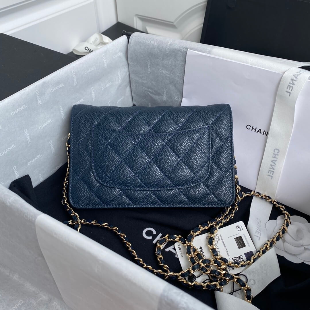 Ch**el classic chain wallet