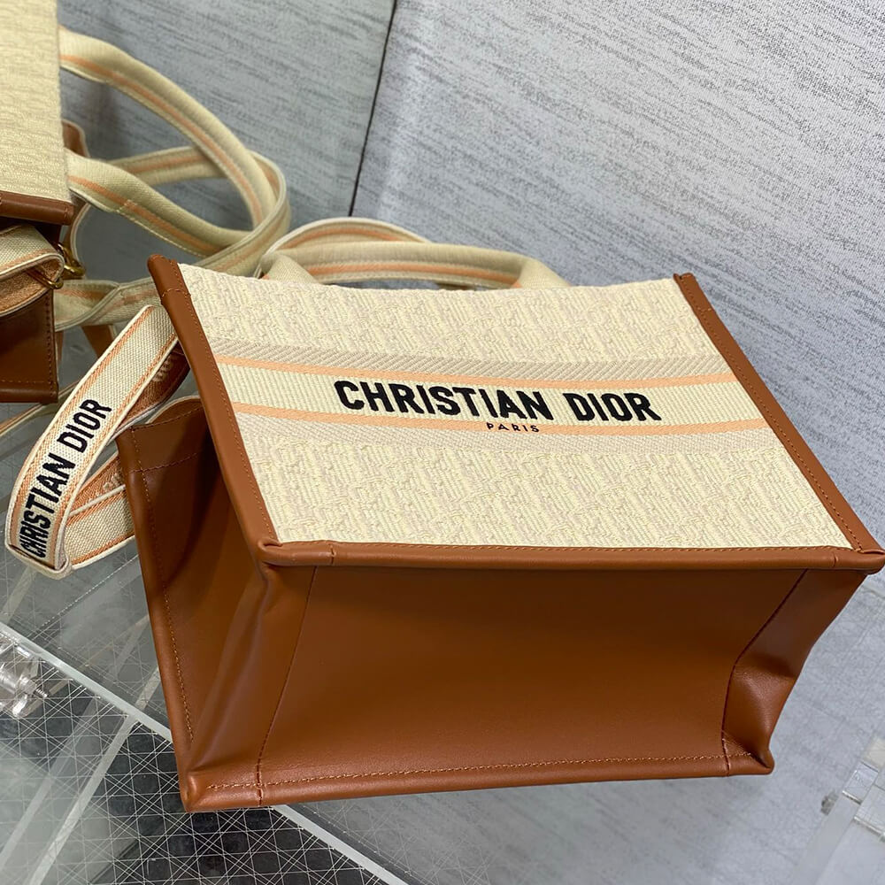 D10r Small Book Tote